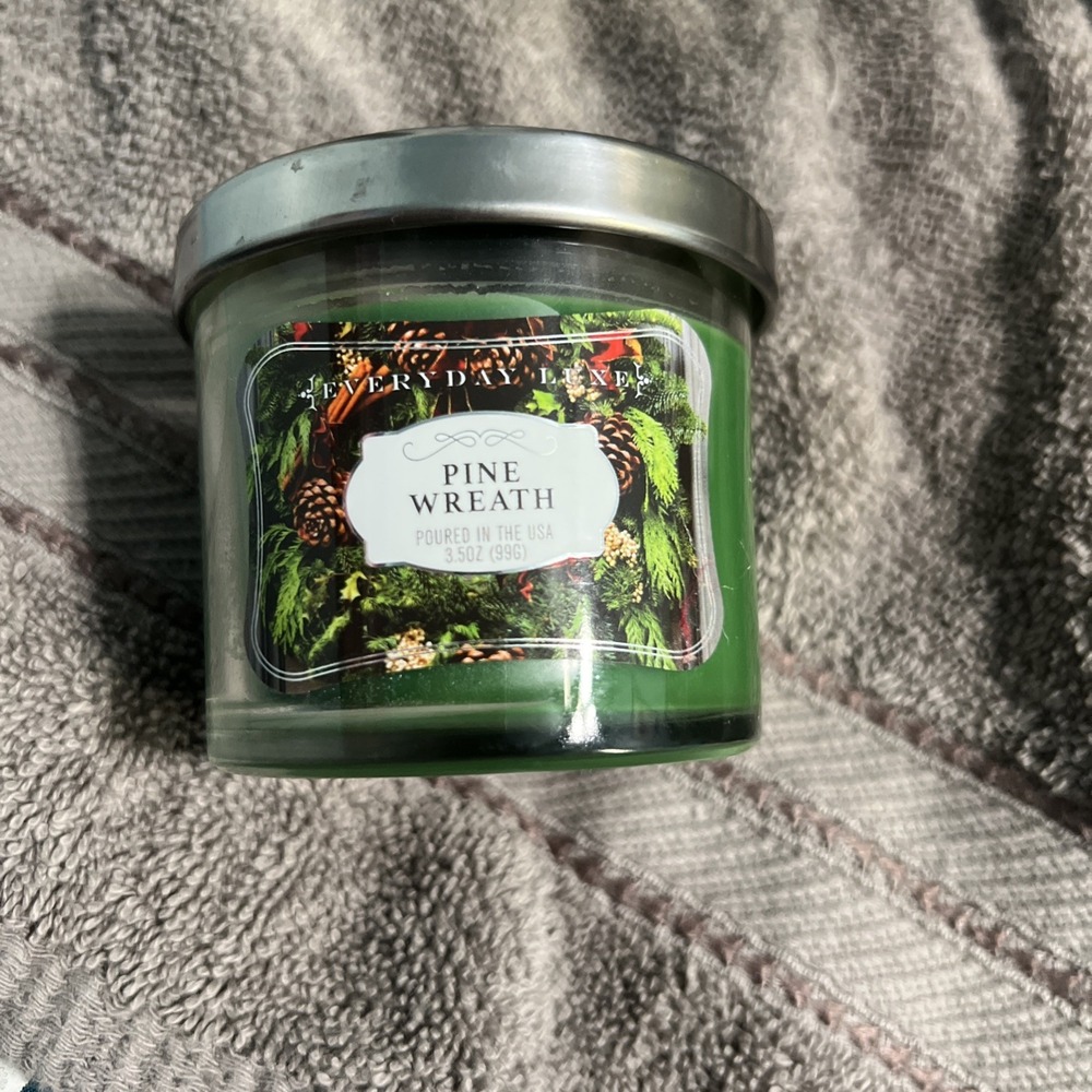 Everyday Luxe‎ Pine Wreath 1-Wick Candle 3.5oz Scented Aromatherapy Used